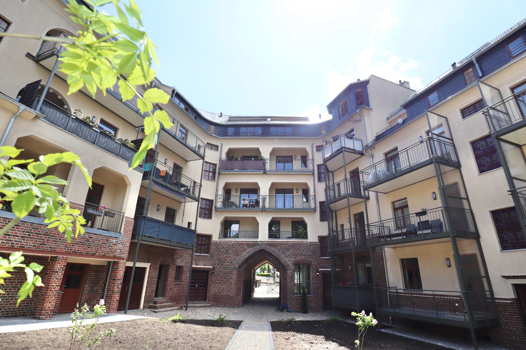 Sanierter Innenhof der Wohnanlage Lindenhof in Chemnitz, betreut durch Dr. Haus GmbH & Co. KG