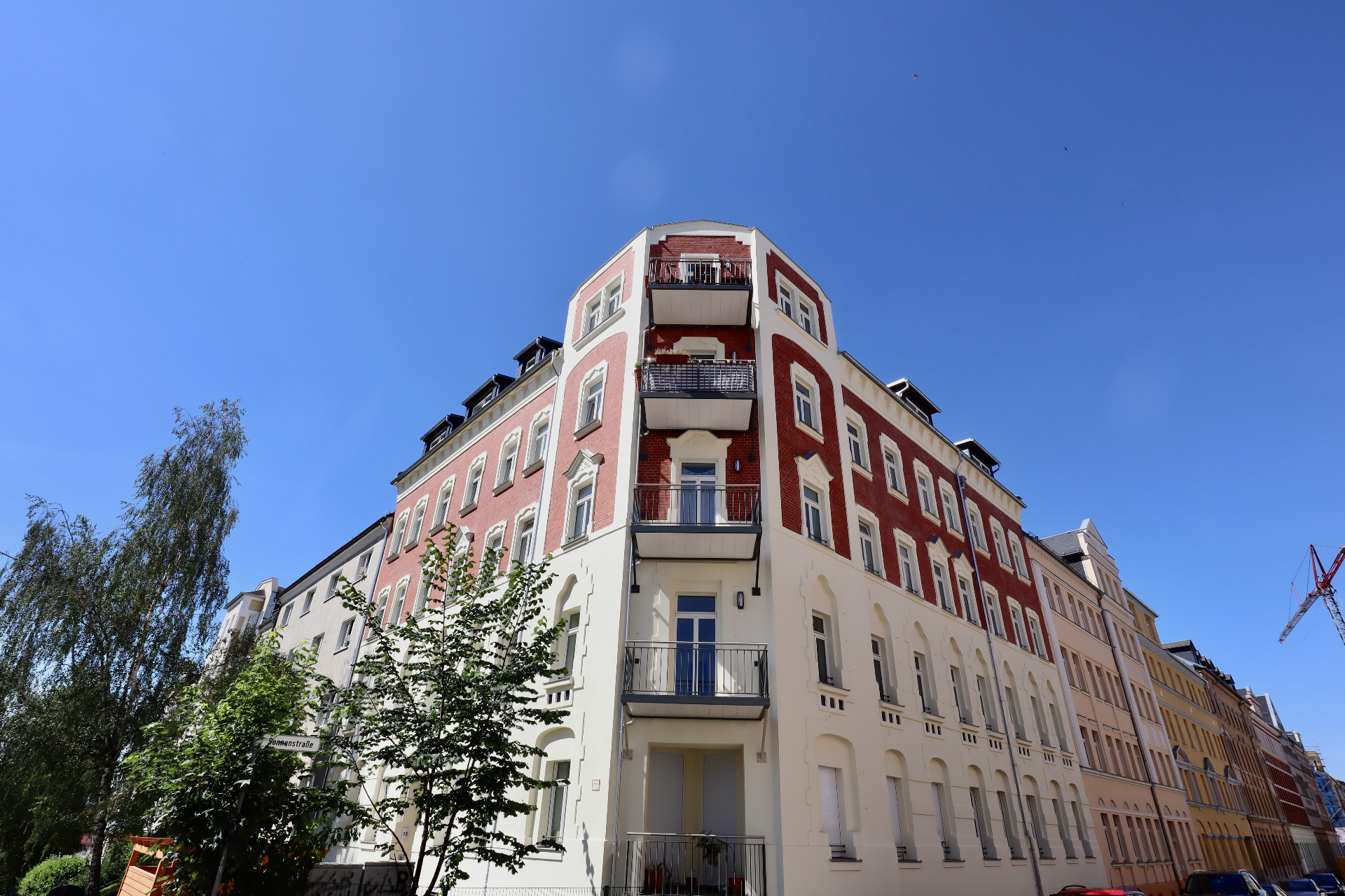 Saniertes Gründerzeit-Mehrfamilienhaus in der Schüffnerstraße im Stadtteil Sonnenberg in Chemnitz, betreut durch Dr. Haus GmbH & Co. KG